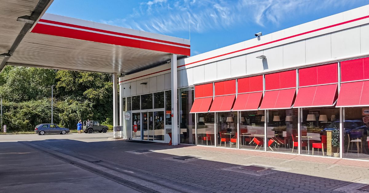 What’s the Best Style of Entry Door for a Gas Station?